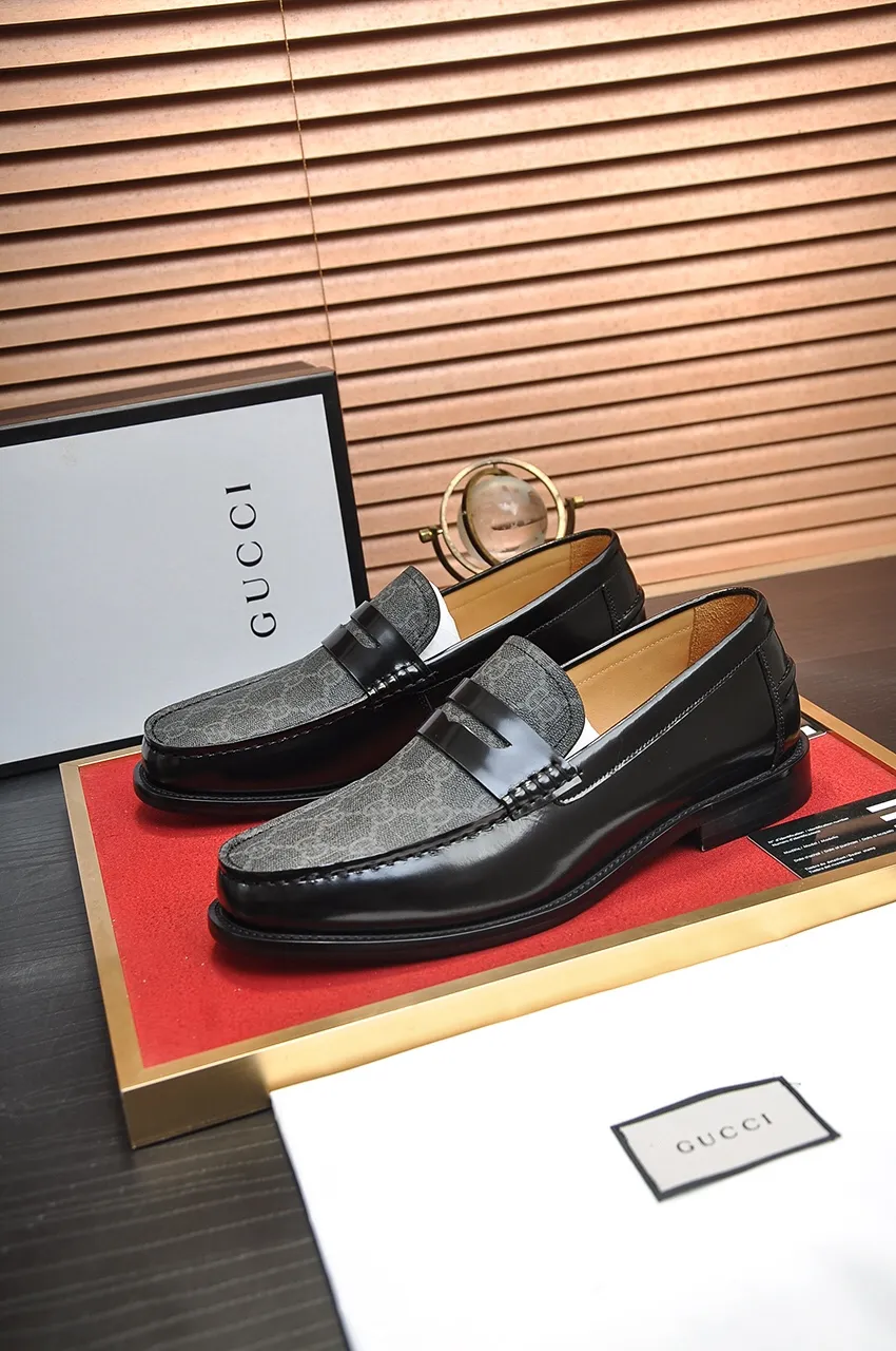 Men's shoes💰560💶Italy's top luxury men's shoe giant (GUCCI) (Gucci) (full cowhide lining) new arrival🍃Original European style🔰 Pleasant to the eye😍In order to make the shoes more durable and non-deformable🌀The production continues to follow traditional methods but there is still no lack of innovation💪Choose original sheepskin for the leather♻️ Smooth and natural And extra bright ⭐Made of imported cowhide, the first choice of rich people 38-45 (45 customized)
